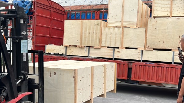 Sea freight for machinery and equipment to Canada